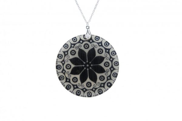 Gemshine - Damen - Halskette - Anhänger - Medaillon - Perlmutt -FLOWER - 925 Silber - Schwarz - 5 cm – Bild 4